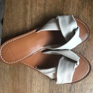 Abercrombie slide white leather knot sandals